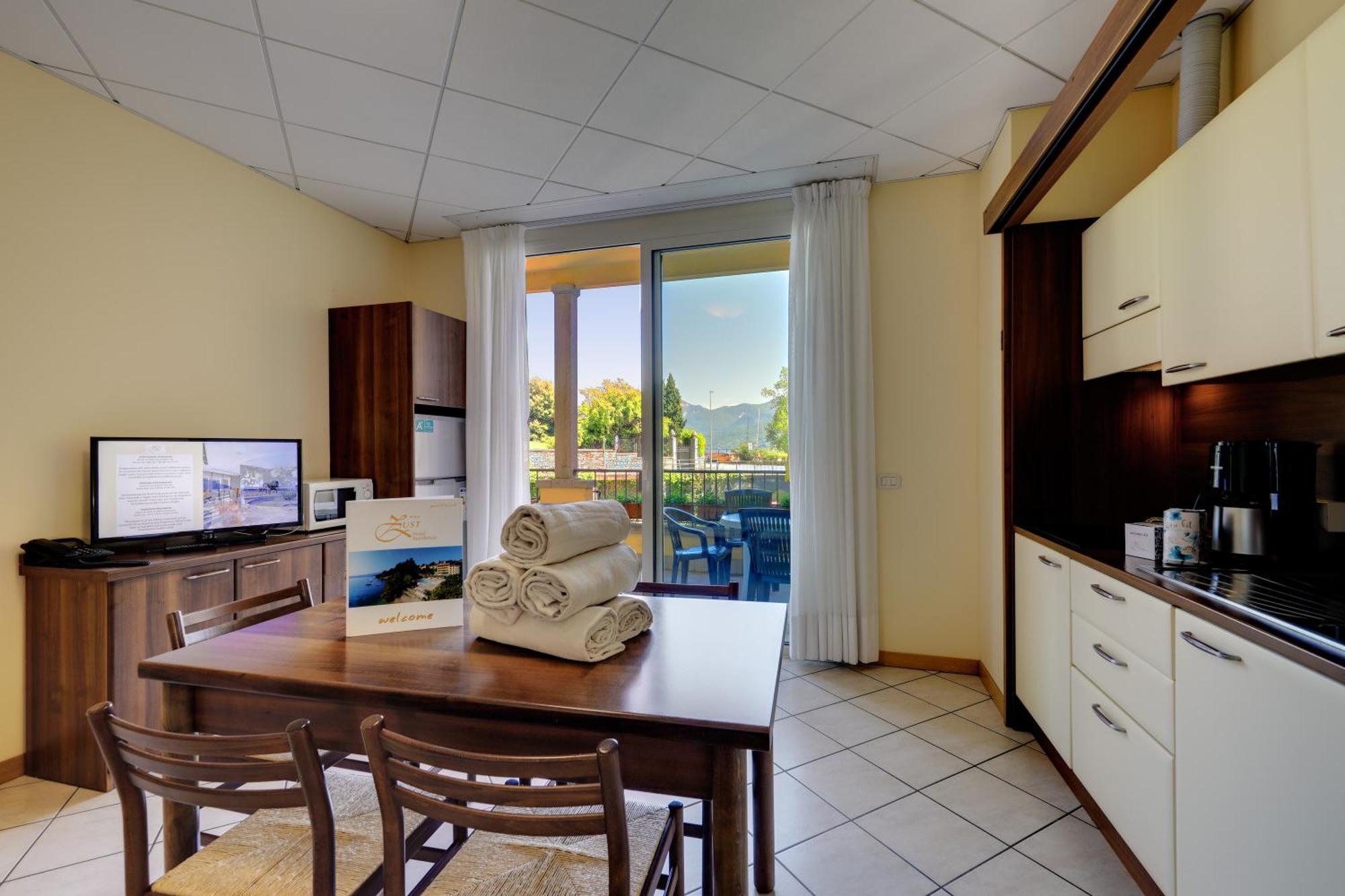 Hotel Residence Zust Verbania Ngoại thất bức ảnh